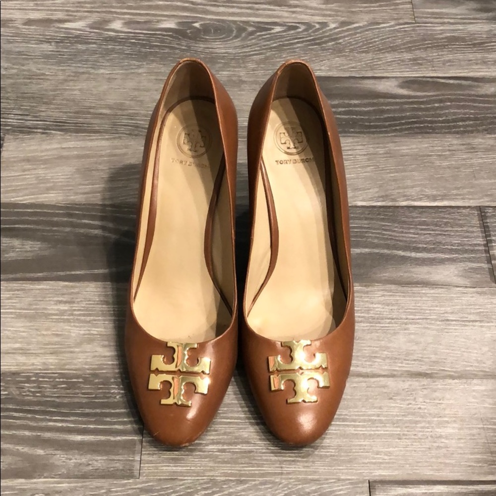 Tory Burch Leather Lowell New Logo Wedge Pumps. 8